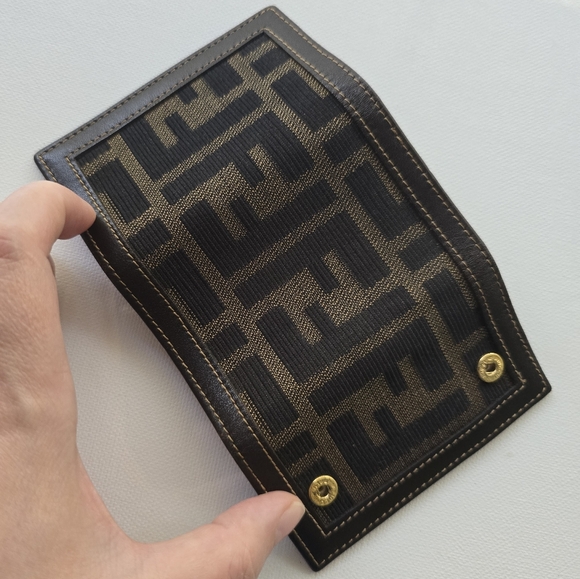 🔑 FENDI Zucca 6 Key Holder - Picture 3 of 14